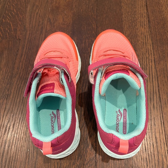 BRAND NEW never worn Saucony Cohesion Girls Sneakers size 2.5XW - Picture 5 of 5